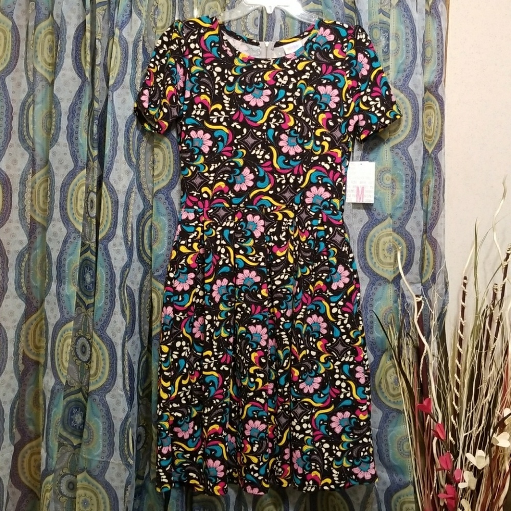 NWT Med LuLaRoe Amelia